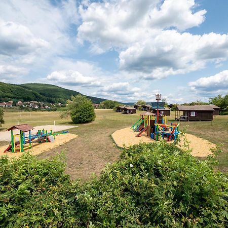 Camping Les Vosges Du Nord Oberbronn Exterior photo