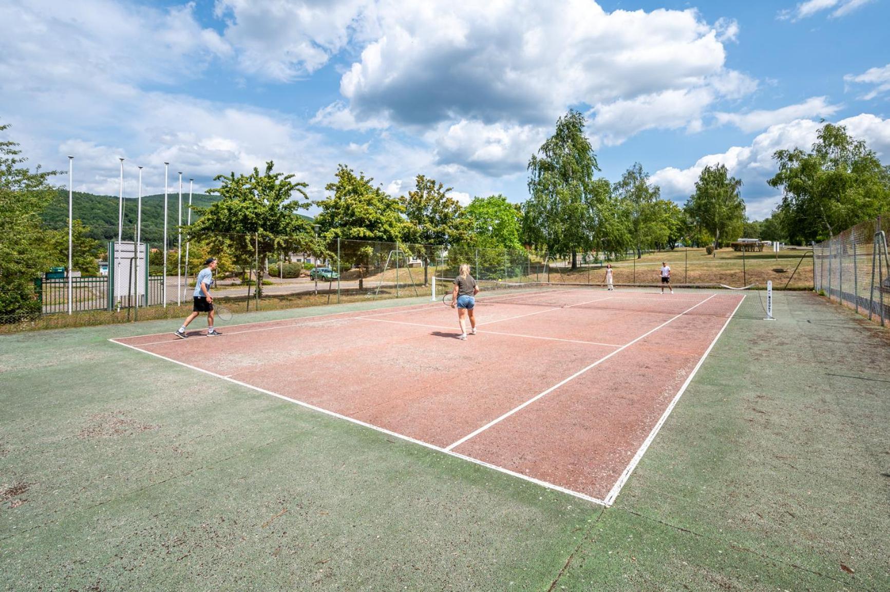 Camping Les Vosges Du Nord Oberbronn Exterior photo