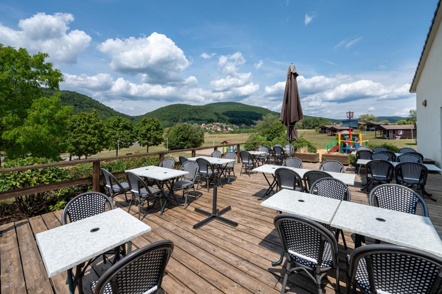 Camping Les Vosges Du Nord Oberbronn Exterior photo