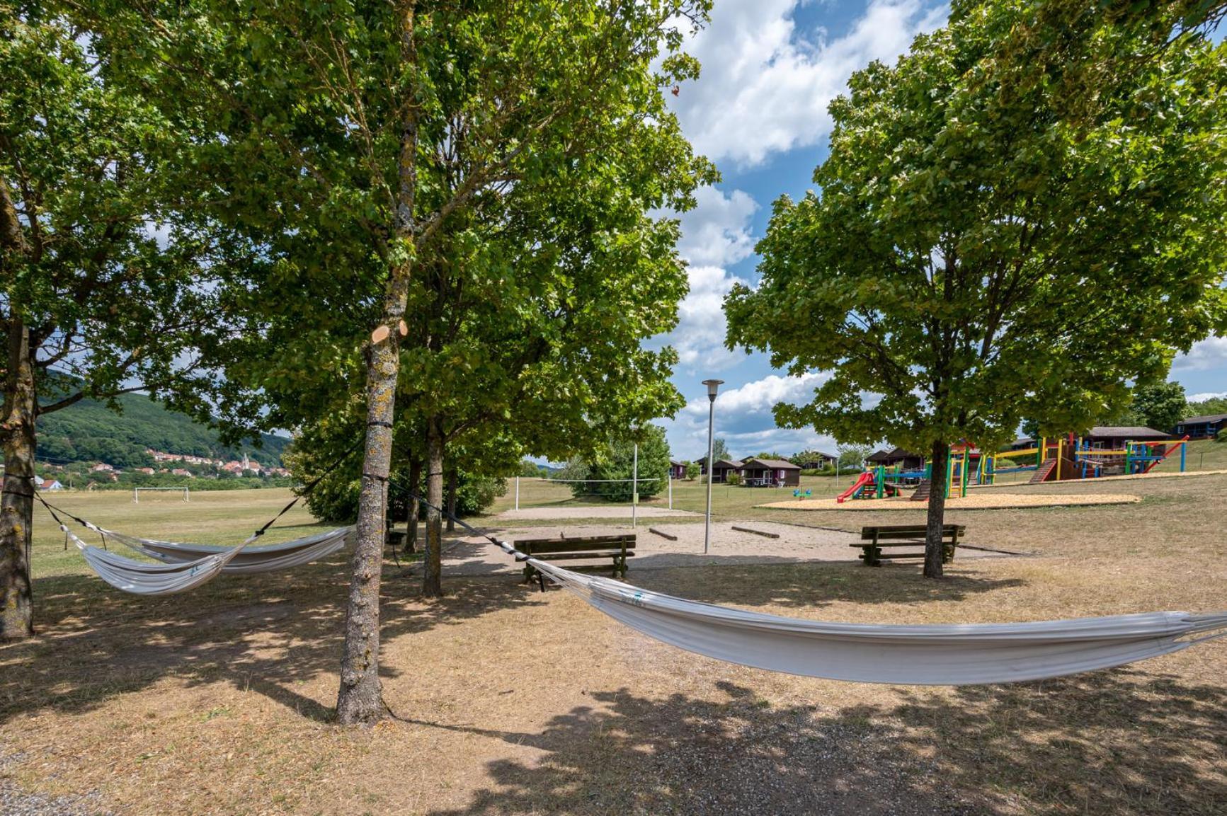 Camping Les Vosges Du Nord Oberbronn Exterior photo